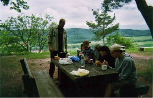 Frühstück auf dem Spielplatz